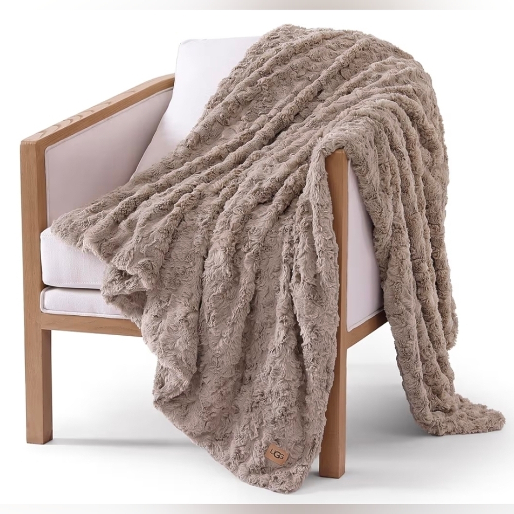 UGG Adalee Faux Fur Throw Blanket In Oyster Brown 50" x 70" New